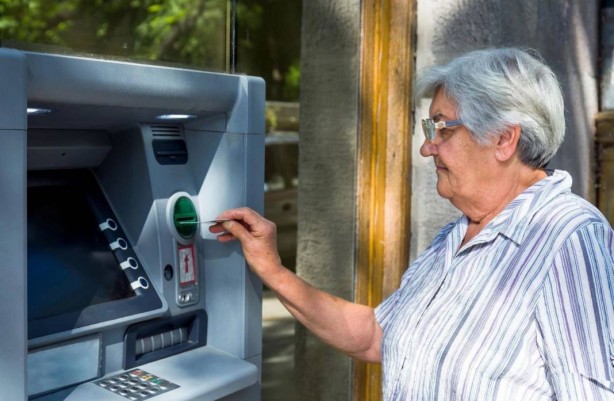 Milyonlar merakla bekliyordu! Emekli bayram ikramiyesi zammını açıkladı 