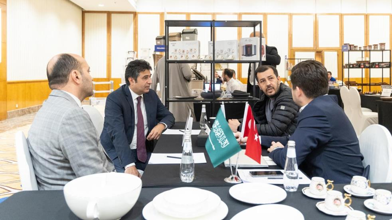 Milyonlarca dolar ülkemize akacak! Türk firmaları gözünü Suudi Arabistan'a dikti