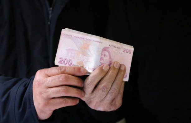 Milyonlarca emekli merakla bekliyordu! Sonunda belli oldu: 10 bin lira...