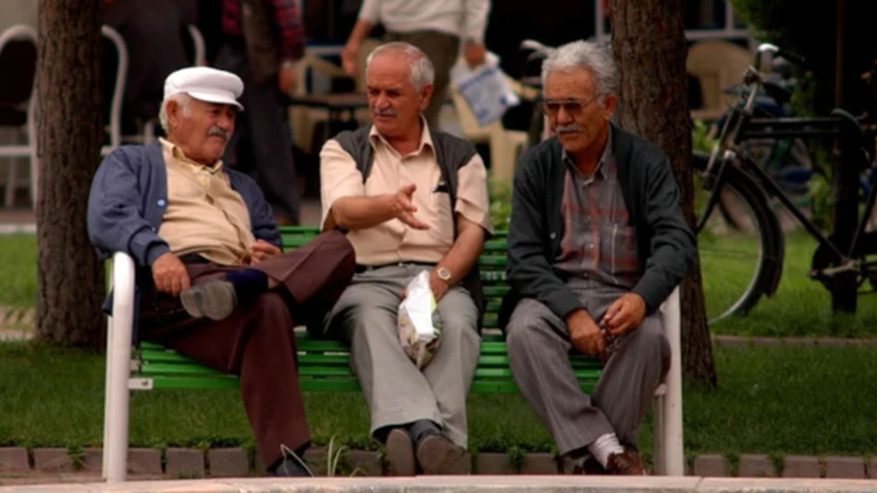Milyonlarca emekliye kötü haberi maalesef diyerek duyurdu: 500 lirayı dahi unutun