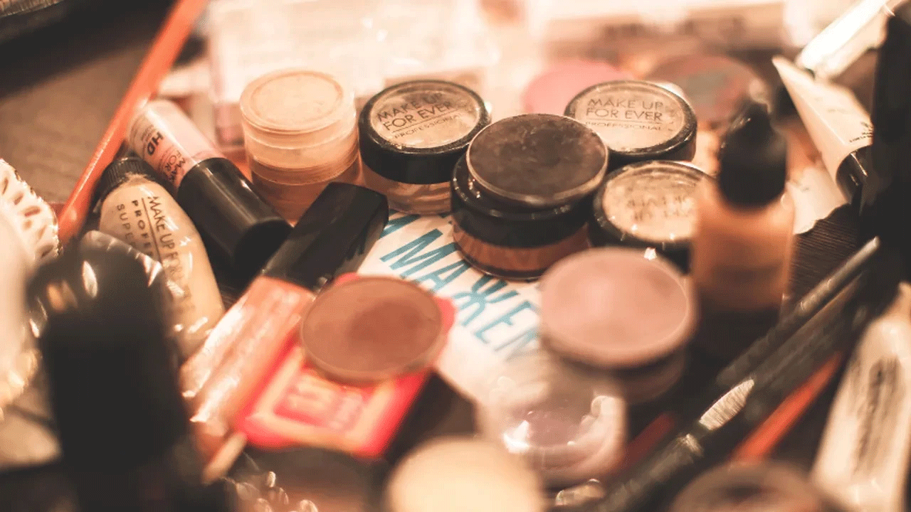 Foto - Milyonlarca kişi ekmek bulamazken makyaja servet akıyor! En çok boya süren ülkeler belli oldu