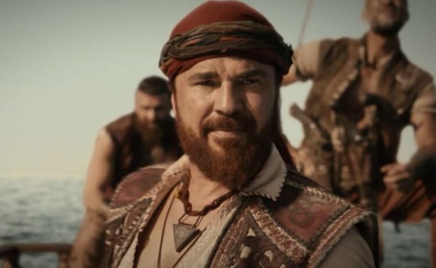 Foto - Milyonların dört gözle bekliyor! Bu detay çok konuşulur… Barbaros’un karşısına çıkmak yerine bakın ne yaptı