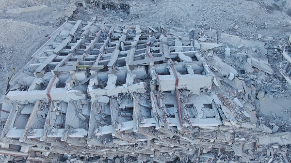 Foto - Milyonluk bina kağıt gibi oldu