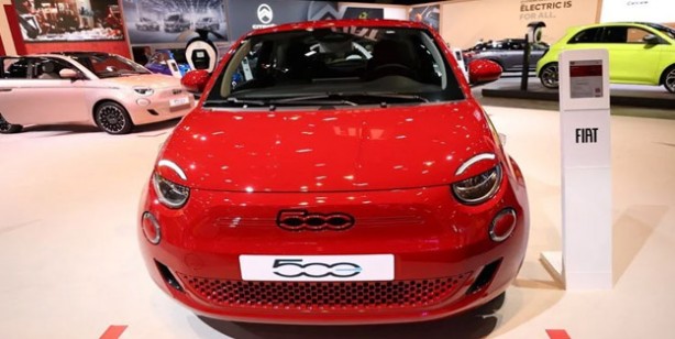 Foto - Milyonluk otomobiller görücüye çıktı: Herkes o araçlara yöneldi! İkinci el değil sıfır araçlar listede gözde