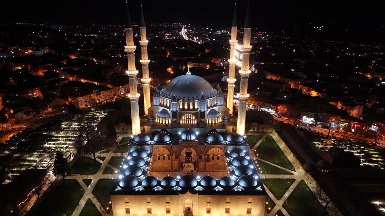 Mimar Sinan’ın ustalık eseri yeniden ışıklandı! Selimiye Camii'nden muhteşem dönüş