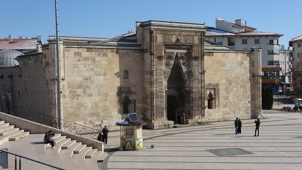 Foto - Mimarı bilinmiyor, simetrisiyle hayran bırakıyor! Herkes bu tarihi yapıyı konuşuyor...