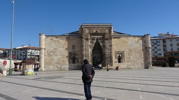 Foto - Mimarı bilinmiyor, simetrisiyle hayran bırakıyor! Herkes bu tarihi yapıyı konuşuyor...