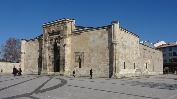 Foto - Mimarı bilinmiyor, simetrisiyle hayran bırakıyor! Herkes bu tarihi yapıyı konuşuyor...