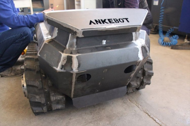 Foto - Mini tank kışla yolu gözlüyor