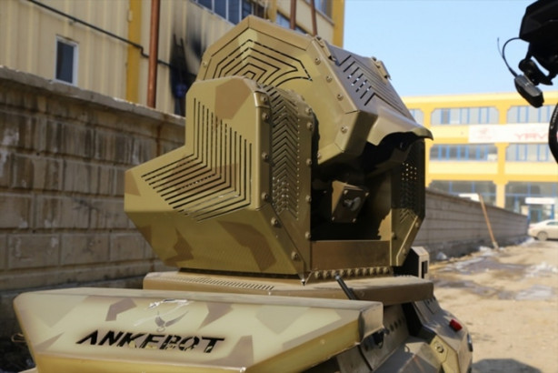 Foto - Mini tank kışla yolu gözlüyor