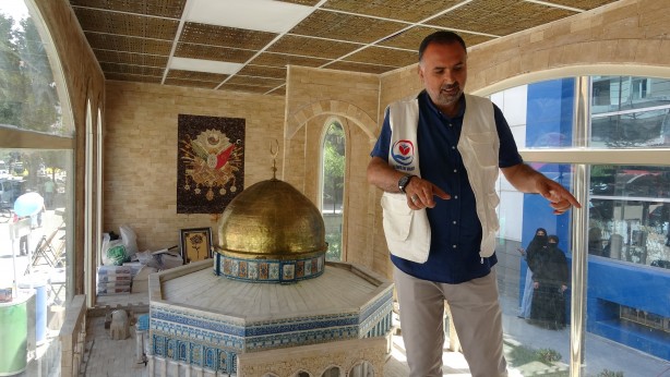 ‘Minia Kudüs’ tırı görenlere duygusal anlar yaşatıyor!