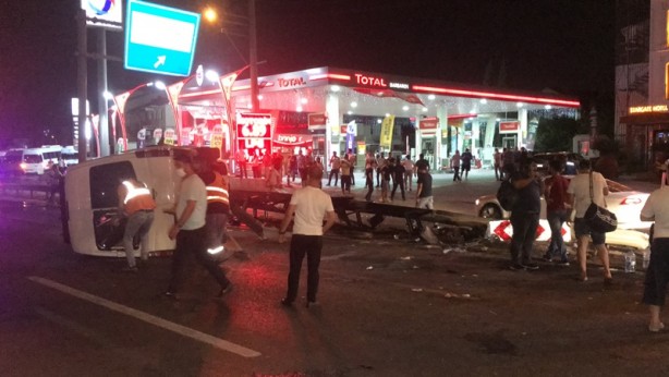 Foto - Minibüs devrildi 7 kişi yaralandı