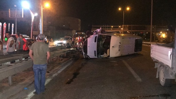 Foto - Minibüs devrildi 7 kişi yaralandı