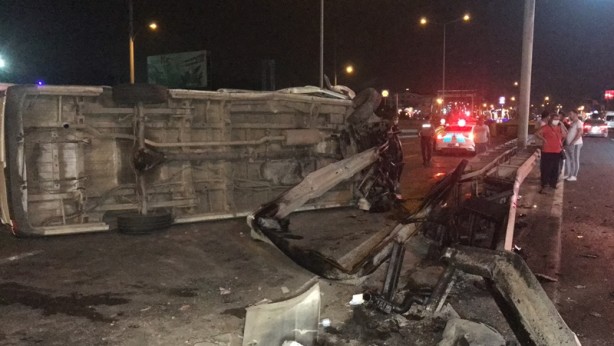 Foto - Minibüs devrildi 7 kişi yaralandı