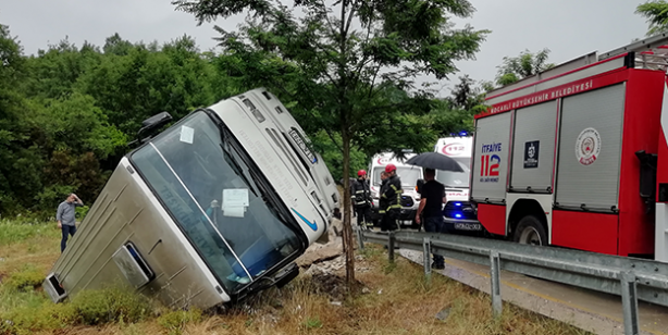 Foto - Minibüs şarampole devrildi! Çok sayıda yaralı var