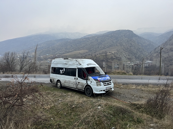 Minibüs şarampole devrildi: Çok sayıda yaralı var