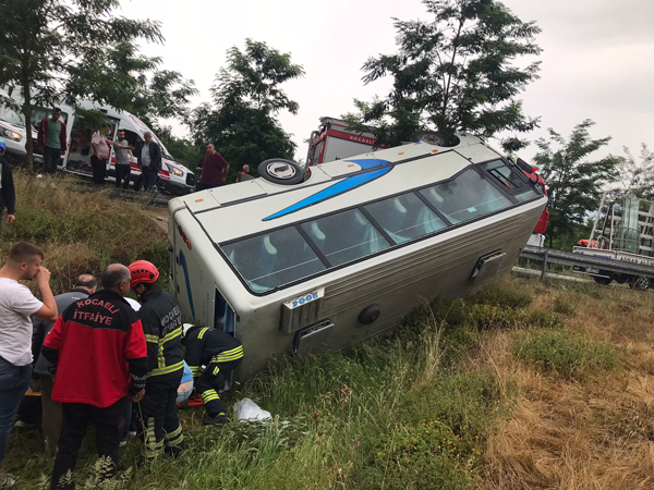 Foto - Minibüs şarampole devrildi! Çok sayıda yaralı var