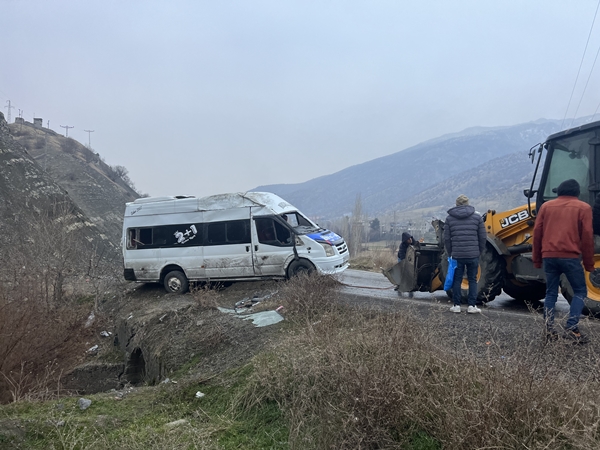 Foto - Minibüs şarampole devrildi: Çok sayıda yaralı var