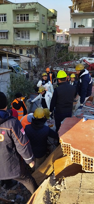 Foto - Minik Sare herkesi ağlattı! Kendisini kurtarmaya gelenlere bunu dedi