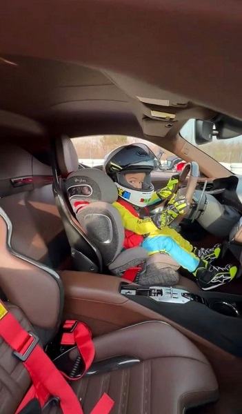 Foto - Minik Zayn, babasının izinde