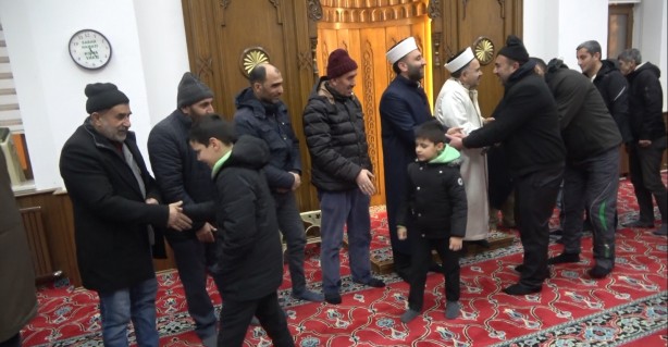 Foto - Miraç gecesinde depremzedeler için eller semaya açıldı