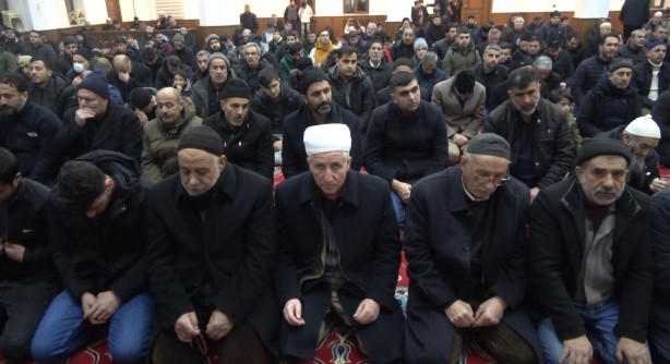 Foto - Miraç gecesinde depremzedeler için eller semaya açıldı