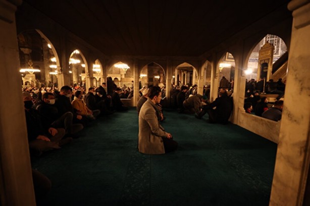 Foto - Miraç Kandili Ayasofya-i Kebir Camisi'nde dualarla idrak edildi