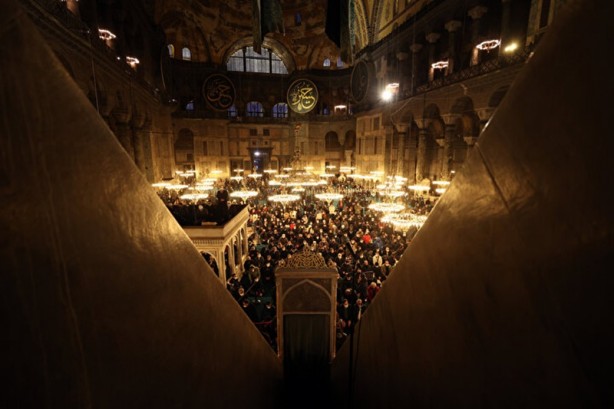 Foto - Miraç Kandili Ayasofya-i Kebir Camisi'nde dualarla idrak edildi