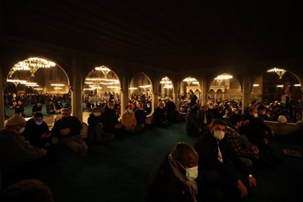 Foto - Miraç Kandili Ayasofya-i Kebir Camisi'nde dualarla idrak edildi