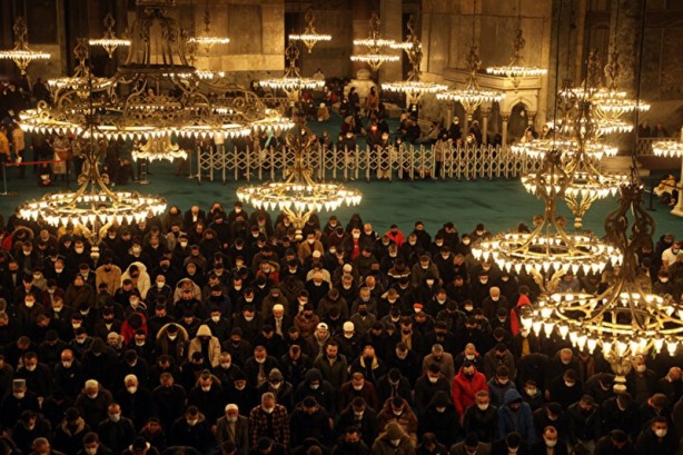 Foto - Miraç Kandili Ayasofya-i Kebir Camisi'nde dualarla idrak edildi