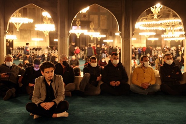 Foto - Miraç Kandili Ayasofya-i Kebir Camisi'nde dualarla idrak edildi