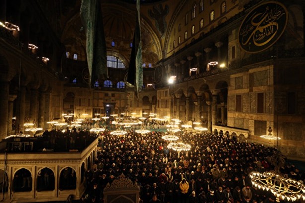 Foto - Miraç Kandili Ayasofya-i Kebir Camisi'nde dualarla idrak edildi