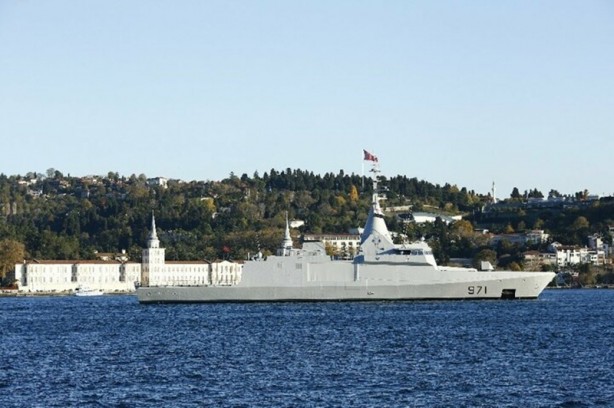 Mısır savaş gemisi İstanbul Boğazı’ndan geçiş yaptı