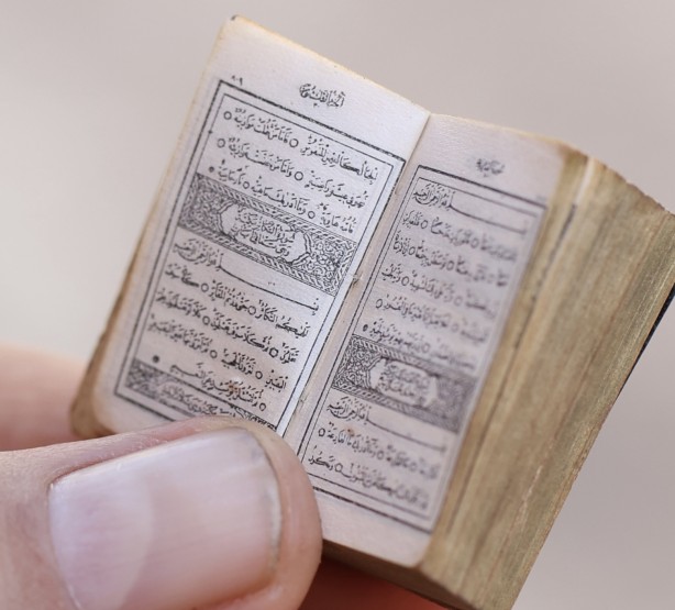 Mısır'da 150 yıllık küçük hacimli Kuran-ı Kerim nüshası