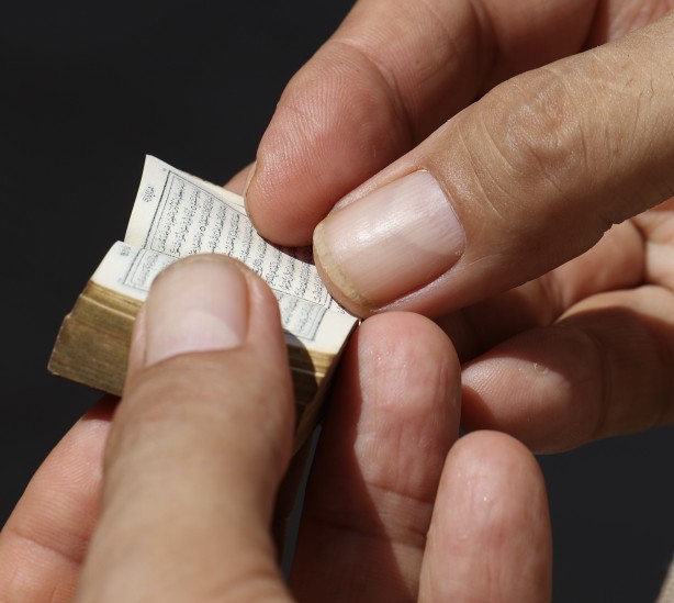 Foto - Mısır'da 150 yıllık küçük hacimli Kuran-ı Kerim nüshası