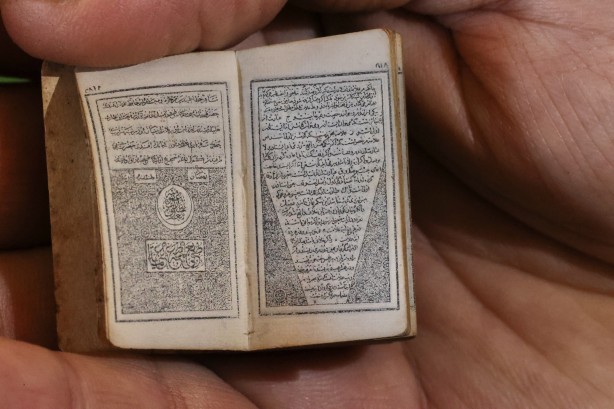 Foto - Mısır'da 150 yıllık küçük hacimli Kuran-ı Kerim nüshası