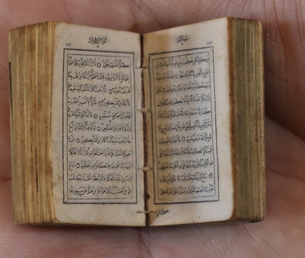 Foto - Mısır'da 150 yıllık küçük hacimli Kuran-ı Kerim nüshası