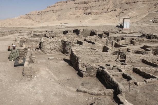 Mısır'da 3 bin yıllık şehir bulundu