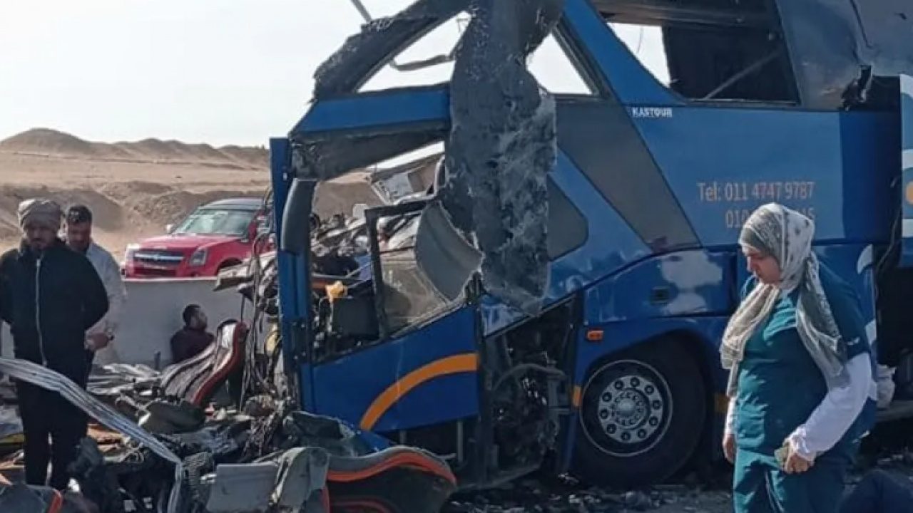 Foto - Mısır'da can pazarı: Otobüs TIR’a çarptı 13 ölü, 30 yaralı