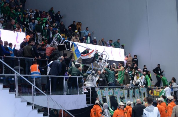 Foto - Mısır'da maç sırasında amfi çöktü karşılaşma iptal edildi! Yaralılar var