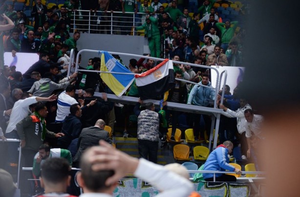 Foto - Mısır'da maç sırasında amfi çöktü karşılaşma iptal edildi! Yaralılar var