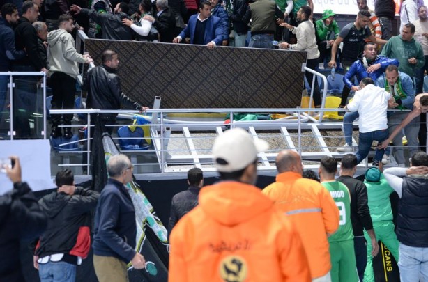 Foto - Mısır'da maç sırasında amfi çöktü karşılaşma iptal edildi! Yaralılar var