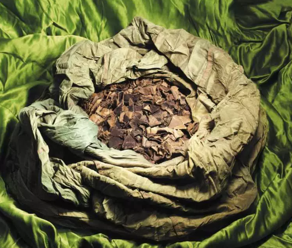 Foto - Mısır’da manastır kütüphanesinde bir incilin kapağın yapıştırılmış olarak bulundu. İşte Resulullah’ın kutsal emanetleri