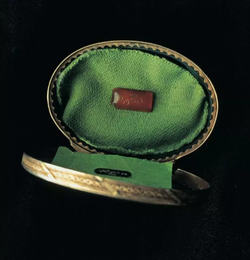 Foto - Mısır’da manastır kütüphanesinde bir incilin kapağın yapıştırılmış olarak bulundu. İşte Resulullah’ın kutsal emanetleri