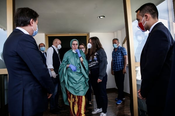 Foto - MİT tarafından kurtarılmıştı... Müslüman olup "Ayşe" adını alan İtalyan kadına çirkin saldırı