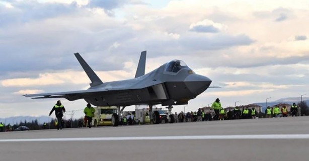 Foto - MMU KAAN, F-35’i solladı