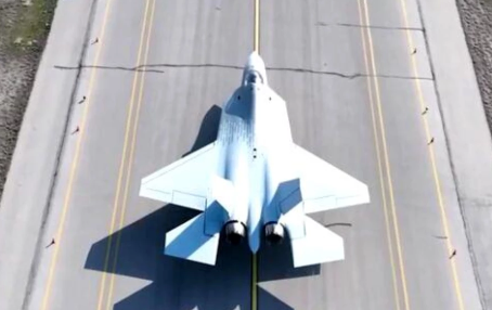 Foto - MMU KAAN ile ilgili hiç hesapta olmayan gelişme! Emekli albay az önce canlı yayında ilan etti