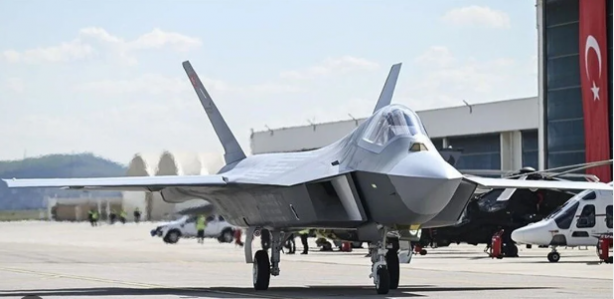 Foto - MMU KAAN ile ilgili hiç hesapta olmayan gelişme! Emekli albay az önce canlı yayında ilan etti