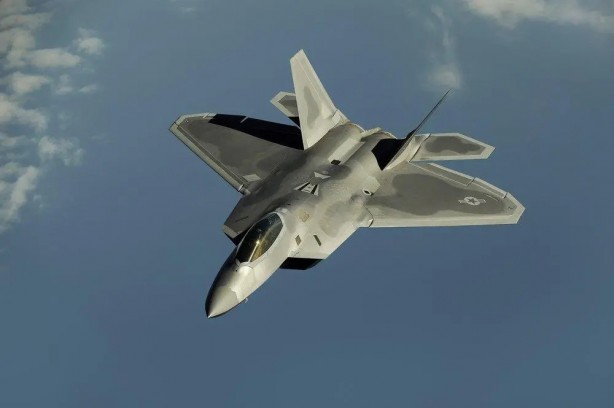 Foto - MMU Kaan'ı gören ABD, F-22 savaş uçağı kararını apar topar iptal etti