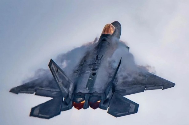 Foto - MMU Kaan'ı gören ABD, F-22 savaş uçağı kararını apar topar iptal etti